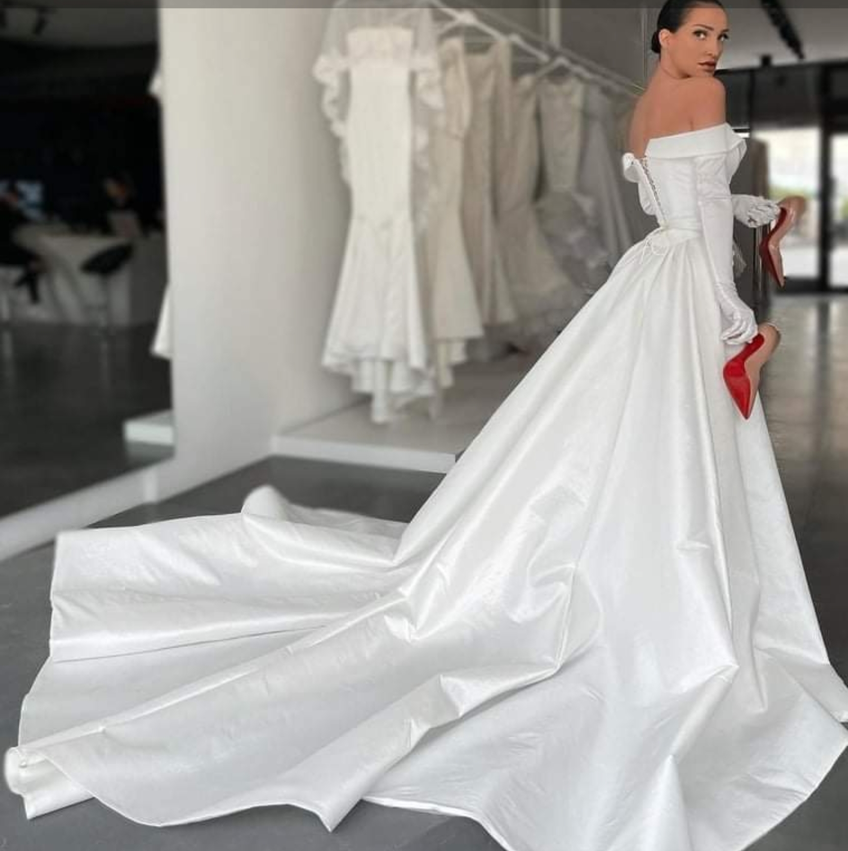 Brudekjole med ærmer 